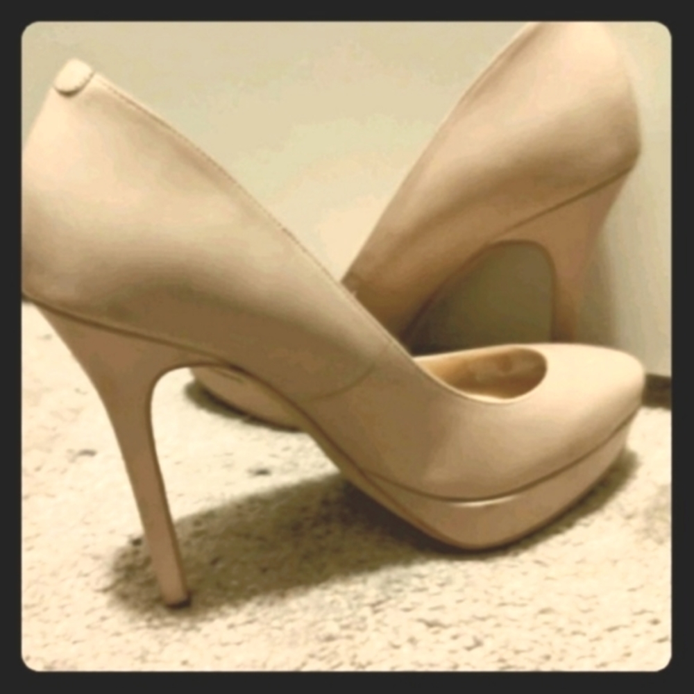 Vince Camuto Pumps size 8